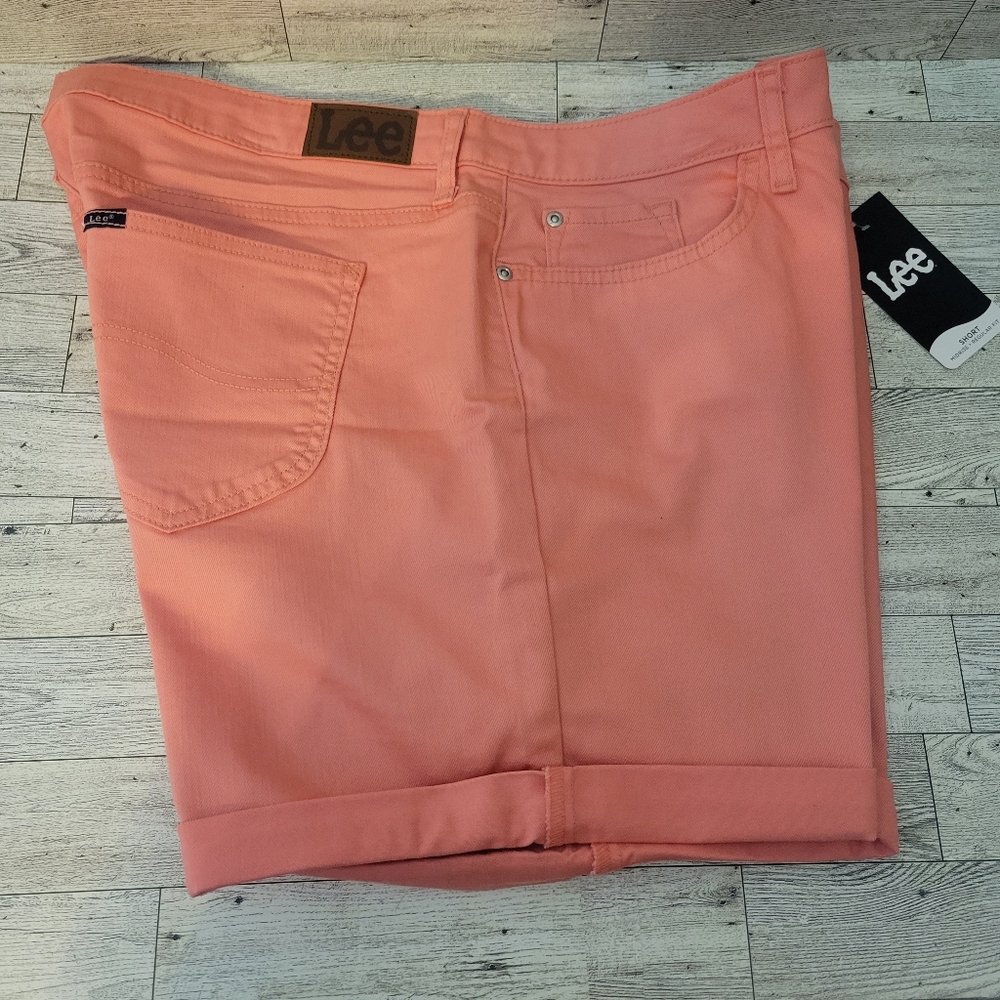 NWOT Lee Womens Mid Rise Shorts Size 18 Relaxed Fit‎ Flat Front Orange
